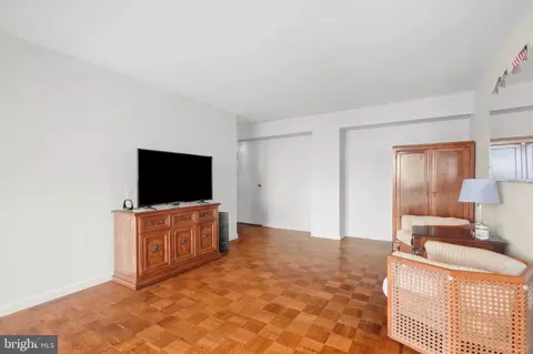 Living - 9701 Fields Rd #1705, Gaithersburg, MD 20878 photo 1 of 4