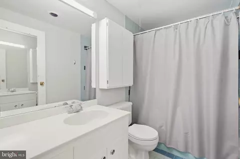 Bath - 9701 Fields Rd #1705, Gaithersburg, MD 20878 photo 1 of 1