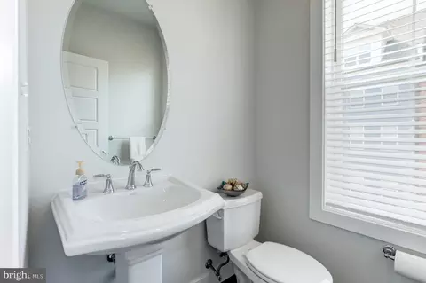 Bath - 2350 Wyeth St, Silver Spring, MD 20906 photo 2 of 3