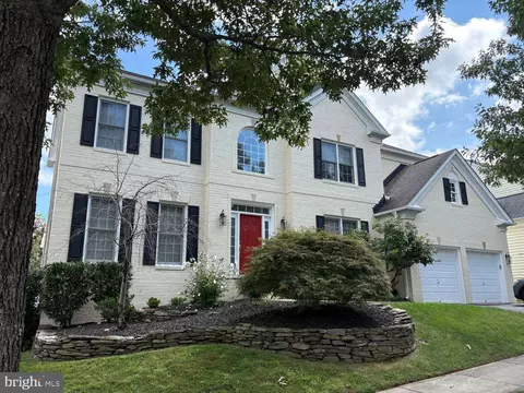 210 Long Trail Ln, Rockville, MD 20850