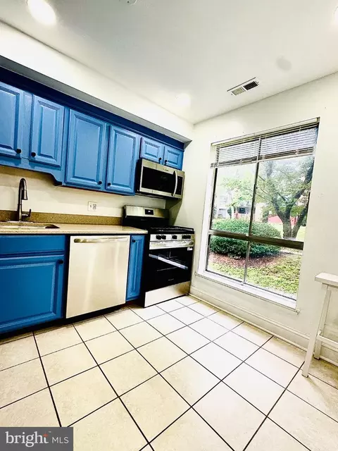 Kitchen - 3914 Bel Pre Rd #4, Silver Spring, MD 20906 photo 4 of 5