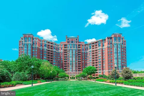 5809 Nicholson Ln #312, North Bethesda, MD 20852