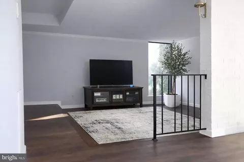 2004 Coleridge Dr #202, Silver Spring, MD 20902 photo 3
