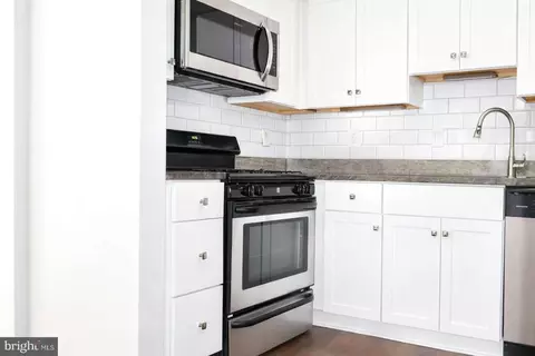 2004 Coleridge Dr #202, Silver Spring, MD 20902 photo 4