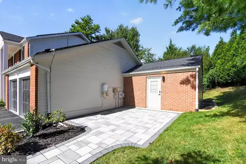 Exterior - 9 Richview Ct, Potomac, MD 20854 photo 3 of 4