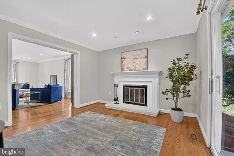 Living - 9 Richview Ct, Potomac, MD 20854 photo 2 of 2