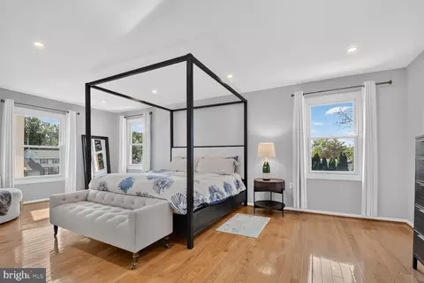 Bedroom - 9 Richview Ct, Potomac, MD 20854 photo 4 of 9