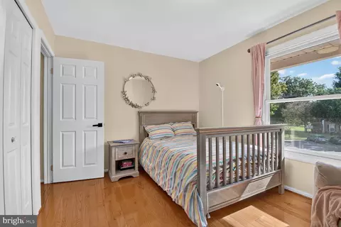Bedroom - 9 Richview Ct, Potomac, MD 20854 photo 6 of 9