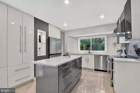Kitchen - 9 Richview Ct, Potomac, MD 20854 photo 1 of 4