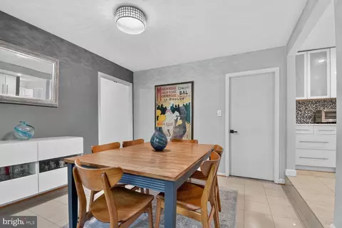 Dining - 9 Richview Ct, Potomac, MD 20854 photo 4 of 4