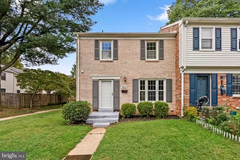 950 Paulsboro Dr, Rockville, MD 20850