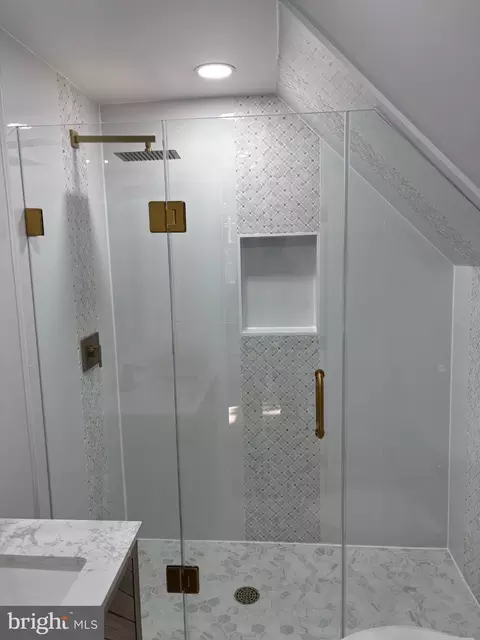 Bath - 303 Leighton Ave, Silver Spring, MD 20901 photo 1 of 1