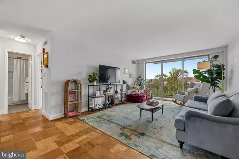 4977 Battery Ln #1-909, Bethesda, MD 20814