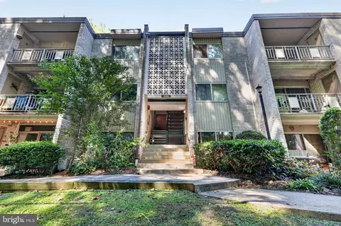 5202 Crossfield Ct #126, Rockville, MD 20852