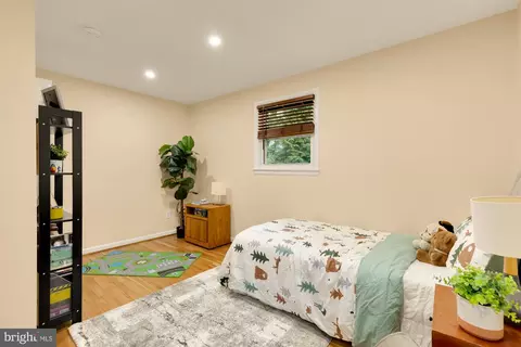 Bedroom - 1024 Devere Dr, Silver Spring, MD 20903 photo 4 of 6