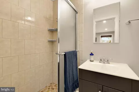 Bath - 1024 Devere Dr, Silver Spring, MD 20903 photo 1 of 3