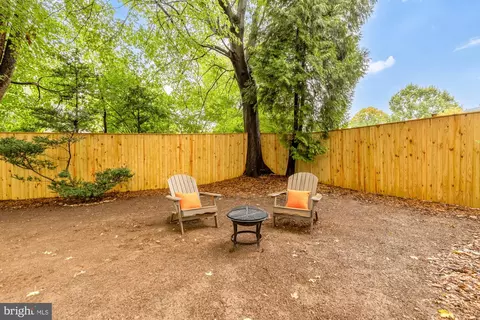 Exterior - 1024 Devere Dr, Silver Spring, MD 20903 photo 7 of 9