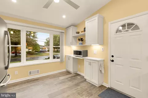 Entry Way - 1024 Devere Dr, Silver Spring, MD 20903 photo 3 of 4