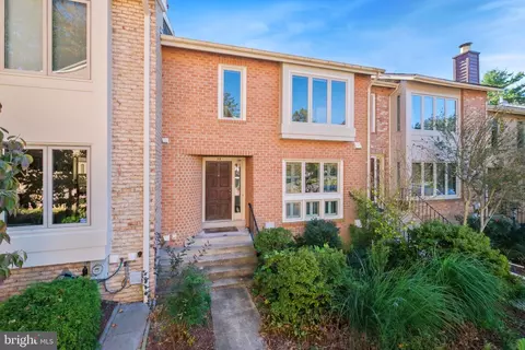 35 Valerian Ct, North Bethesda, MD 20852