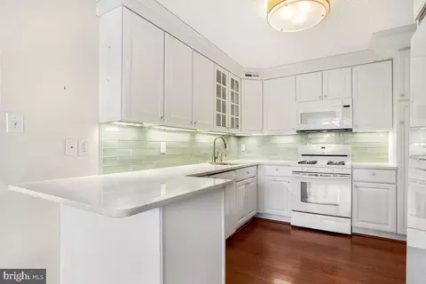5225 Pooks Hill Rd #426S, Bethesda, MD 20814