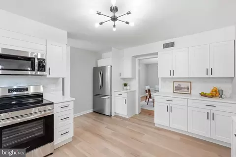Kitchen - 28405 Honeysuckle Dr, Damascus, MD 20872 photo 4 of 5