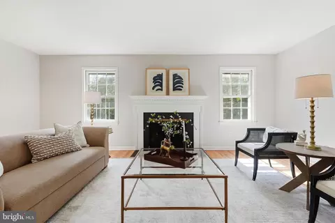 Living - 28405 Honeysuckle Dr, Damascus, MD 20872 photo 2 of 8
