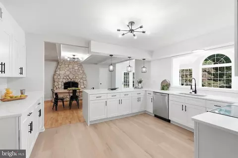 Kitchen - 28405 Honeysuckle Dr, Damascus, MD 20872 photo 5 of 5