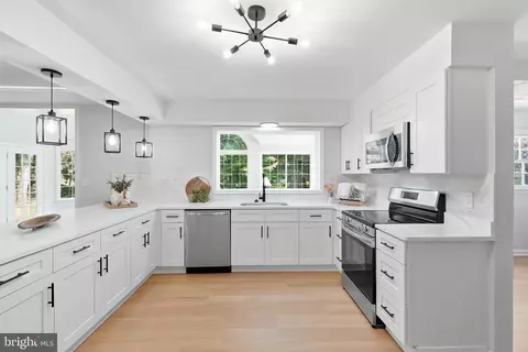 Kitchen - 28405 Honeysuckle Dr, Damascus, MD 20872 photo 1 of 5