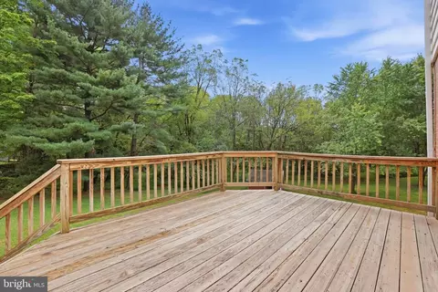 Exterior - 28405 Honeysuckle Dr, Damascus, MD 20872 photo 3 of 7