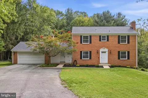 Exterior - 28405 Honeysuckle Dr, Damascus, MD 20872 photo 2 of 7