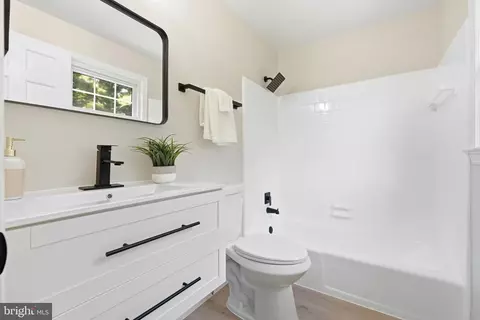 Bath - 28405 Honeysuckle Dr, Damascus, MD 20872 photo 2 of 4