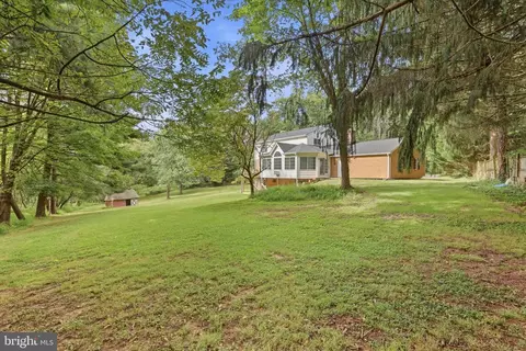 Exterior - 28405 Honeysuckle Dr, Damascus, MD 20872 photo 5 of 7