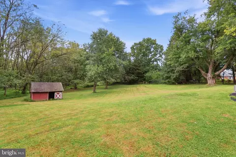 Exterior - 28405 Honeysuckle Dr, Damascus, MD 20872 photo 6 of 7