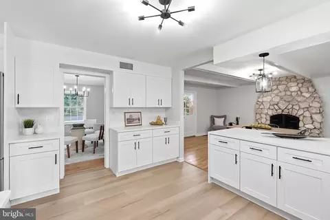 Kitchen - 28405 Honeysuckle Dr, Damascus, MD 20872 photo 3 of 5