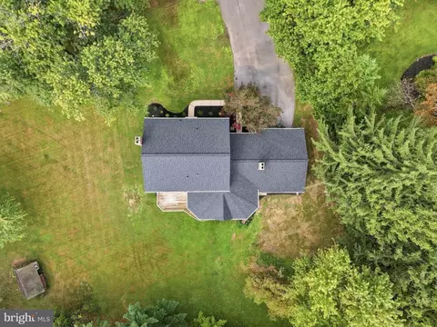 View/Area - 28405 Honeysuckle Dr, Damascus, MD 20872 photo 5 of 7