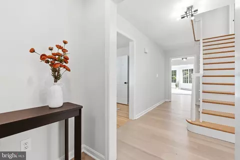Entry Way - 28405 Honeysuckle Dr, Damascus, MD 20872 photo 5 of 6