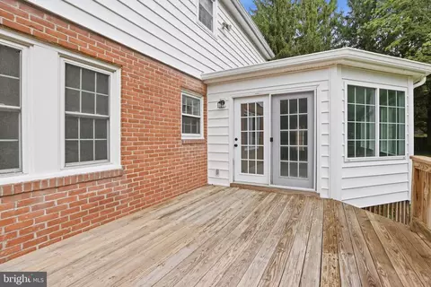 Exterior - 28405 Honeysuckle Dr, Damascus, MD 20872 photo 4 of 7