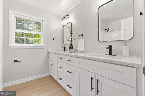 Bath - 28405 Honeysuckle Dr, Damascus, MD 20872 photo 3 of 4