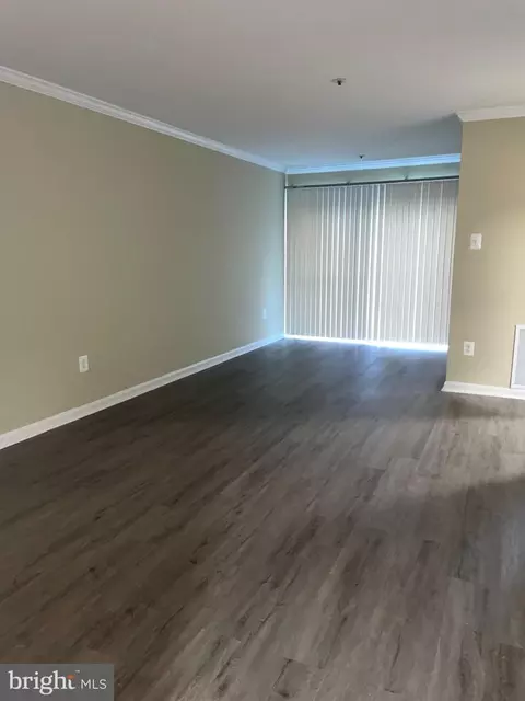 Living - 2511 Mcveary Ct #10BB, Silver Spring, MD 20906 photo 1 of 1