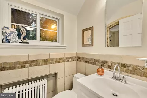 Bath - 8410 Cedar St, Silver Spring, MD 20910 photo 2 of 4