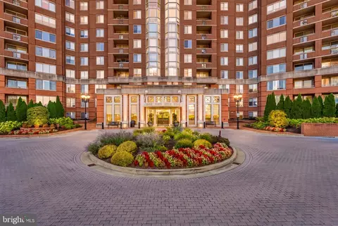 5809 Nicholson Ln #305, Rockville, MD 20852