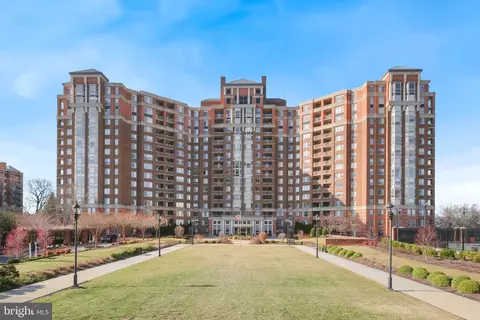5809 Nicholson Ln #305, Rockville, MD 20852
