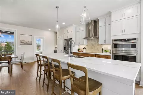 Kitchen - 102 Allen Ln, Poolesville, MD 20837 photo 2 of 3