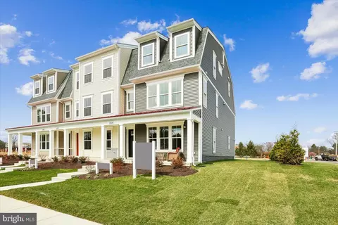 Exterior - 102 Allen Ln, Poolesville, MD 20837 photo 2 of 8