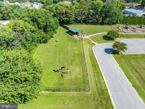 View/Area - 102 Allen Ln, Poolesville, MD 20837 photo 2 of 13
