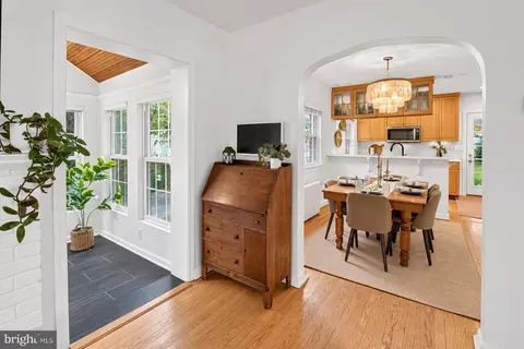 Entry Way - 301 Pinewood Ave, Silver Spring, MD 20901 photo 3 of 5