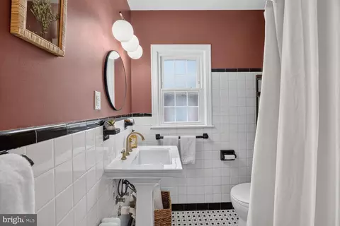 Bath - 301 Pinewood Ave, Silver Spring, MD 20901 photo 5 of 5