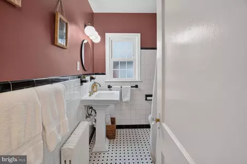 Bath - 301 Pinewood Ave, Silver Spring, MD 20901 photo 4 of 5