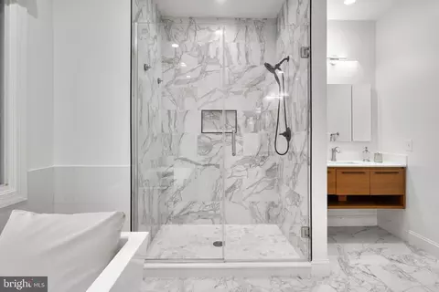 Bath - 2109 Link Rd, Silver Spring, MD 20905 photo 4 of 8