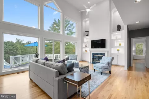 Living - 2109 Link Rd, Silver Spring, MD 20905 photo 3 of 4